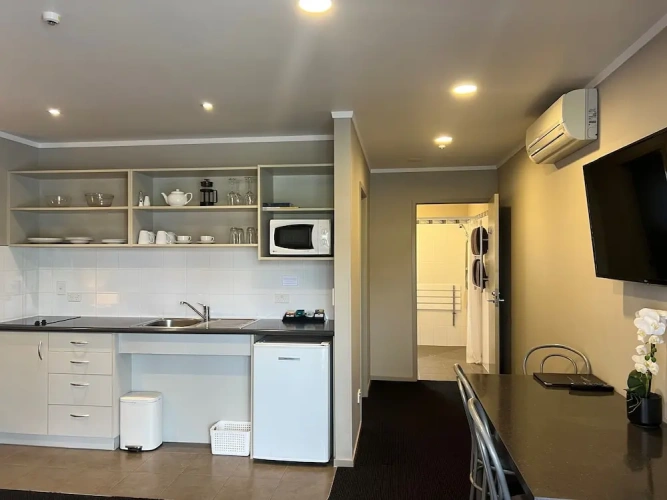 1 Bedroom Premium Double Suite