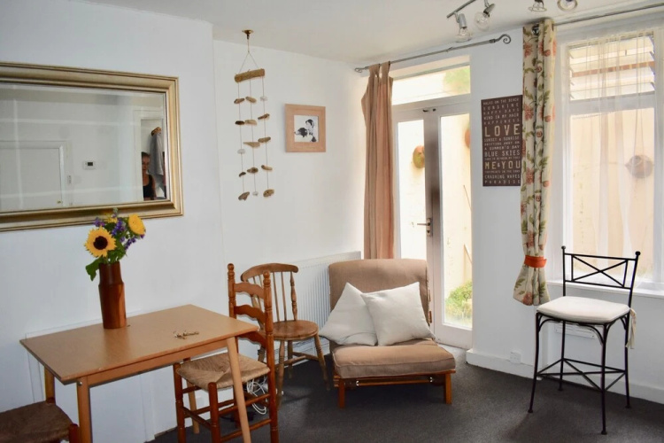 1 Bedroom Apartment Close to Seafront