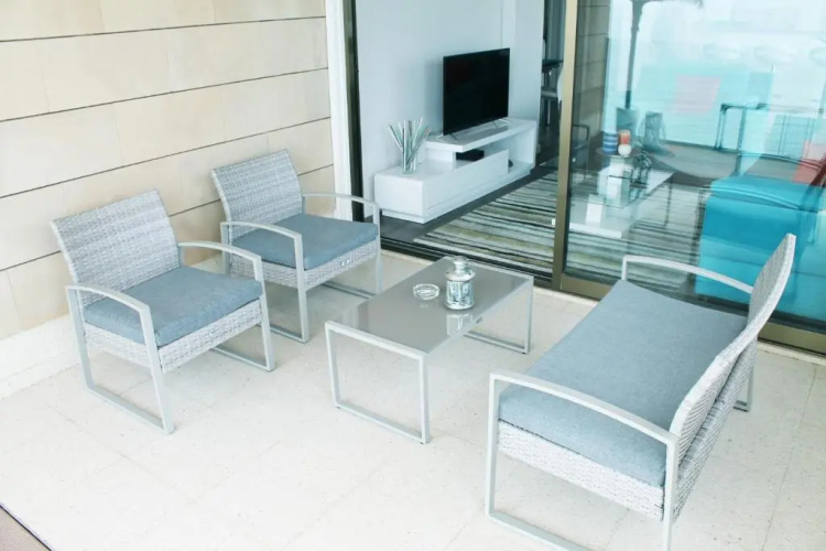Lazuli Beachfront Apartment 254