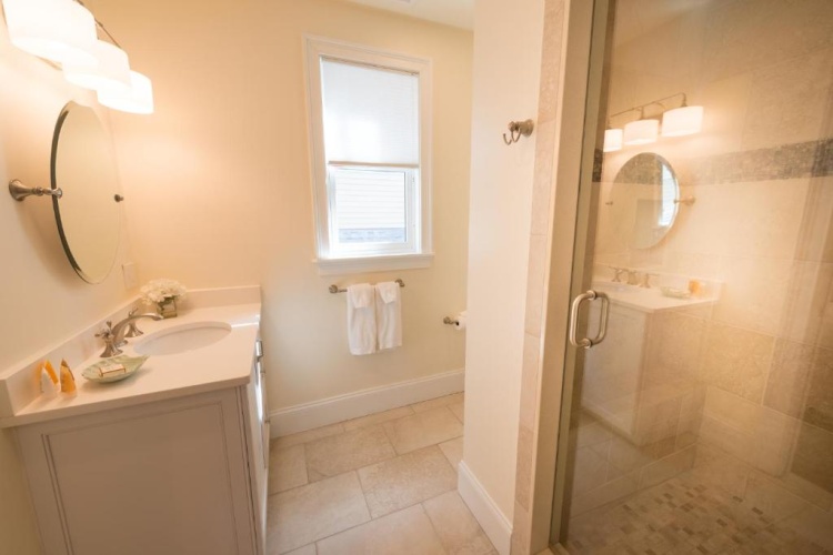 3 Bedrooms Apartment