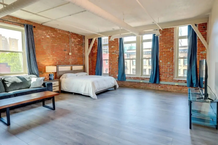 Steps to Shops & Eats: Dtwn Omaha Gem!