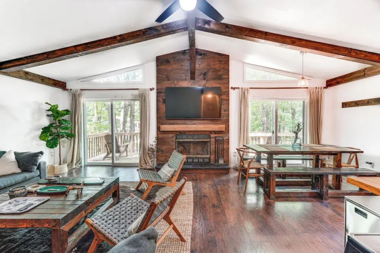 Private Hot Tub: Tree-lined Poconos Home!