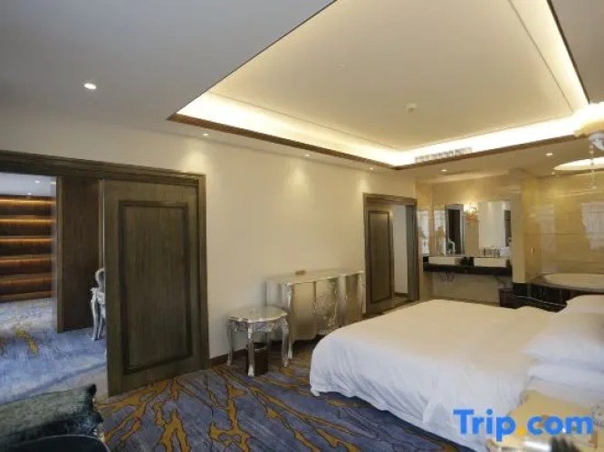 Deluxe Suite