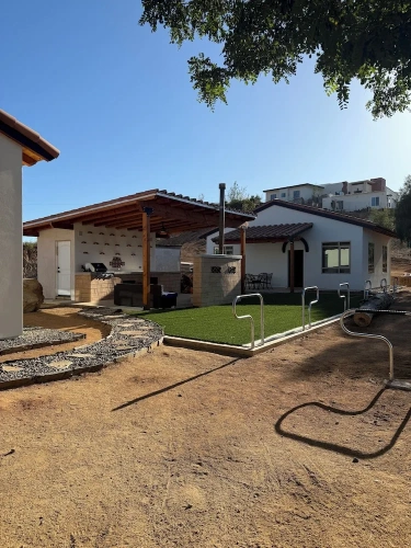 2 Bedrooms Standard Family room with mountain view