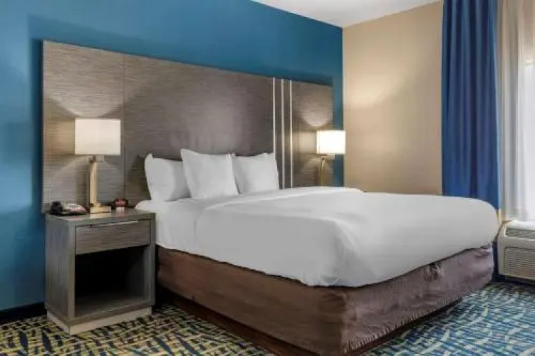 Comfort Inn & Suites
