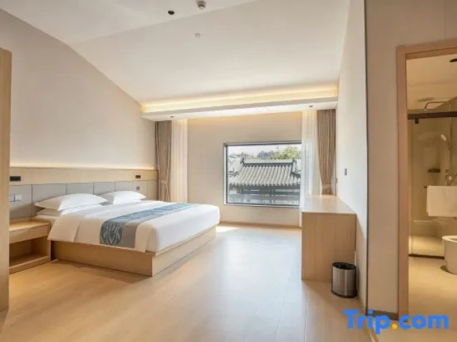 Executive Suite with garden view