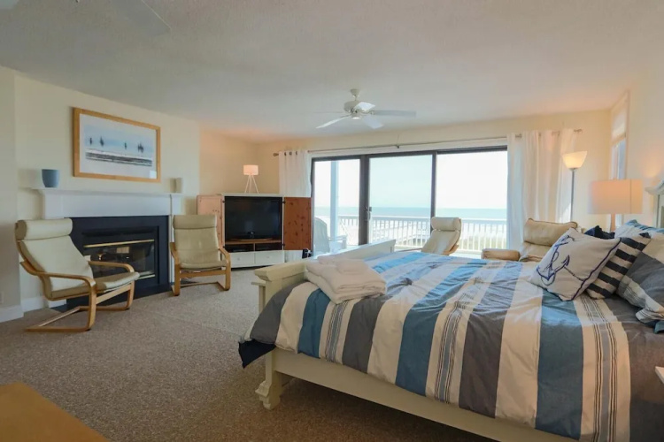 458 Tarpon Blvd