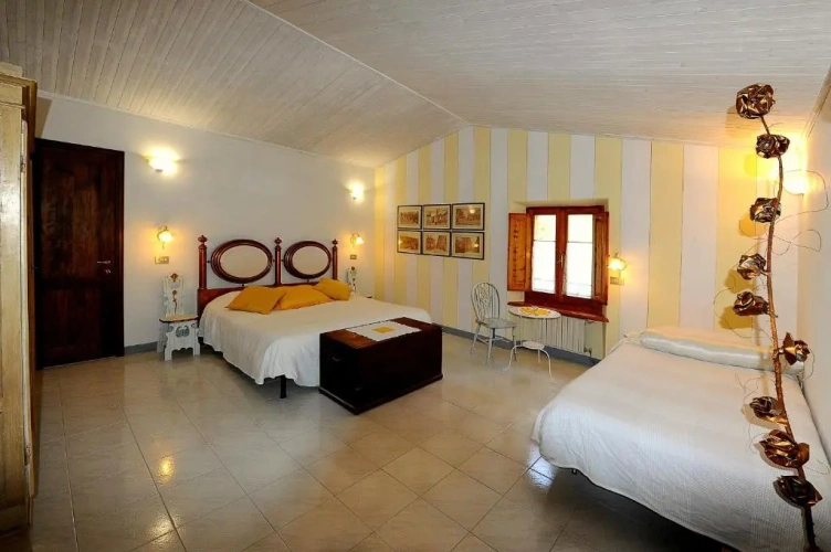 Standard Triple room