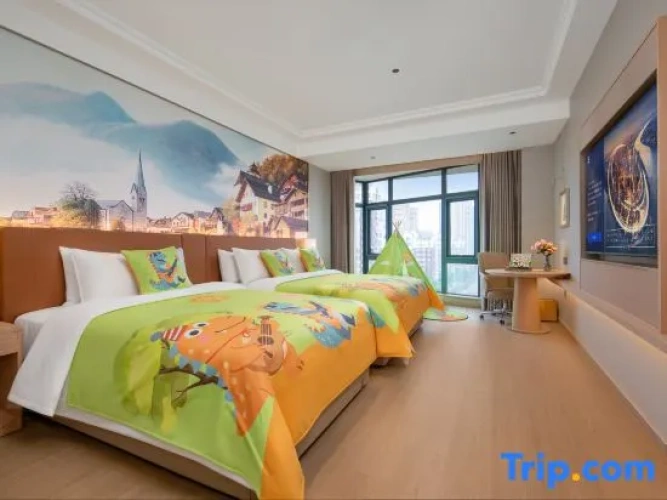 Deluxe Twin Family room with city view
