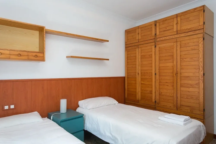 4 Bedrooms Apartment