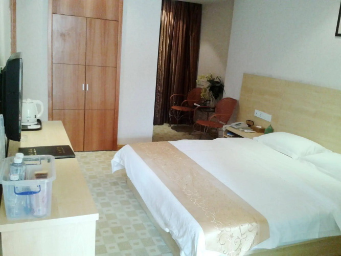 Nanning Hawks Holiday Hotel