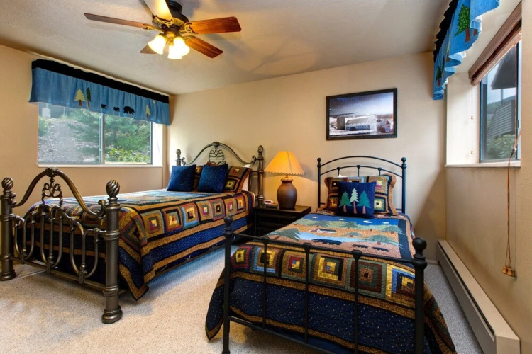 5BR 4BA Canyons Luxury House by RedAwning