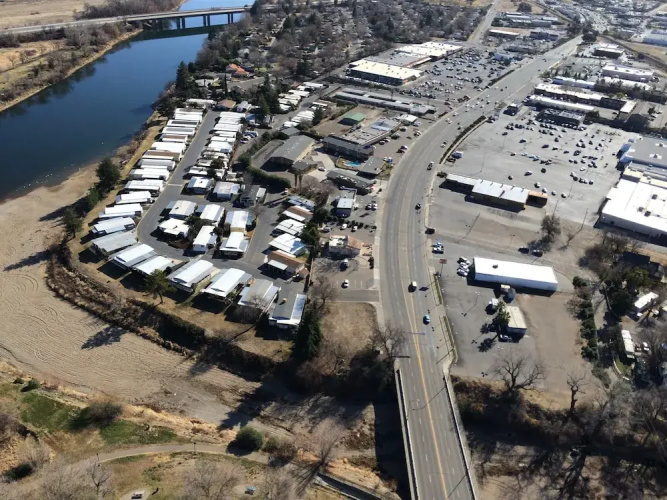 The River Inn and Suites