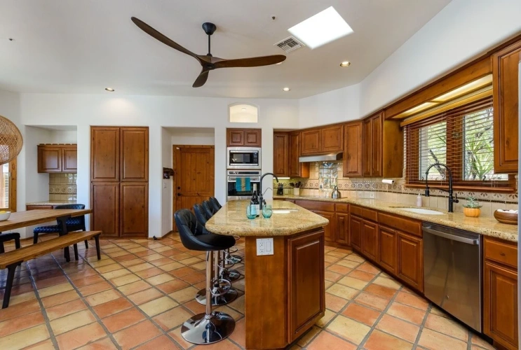 5 Bedrooms Cottage
