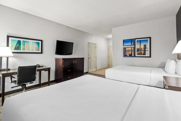 La Quinta Inn & Suites by Wyndham Houston Energy Corridor