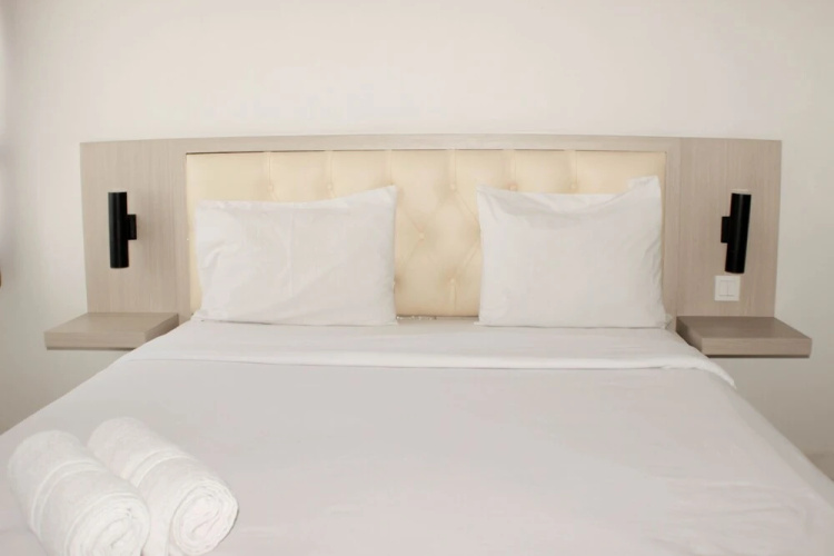 Homey And Cozy Studio Apartment At Elvis Tower