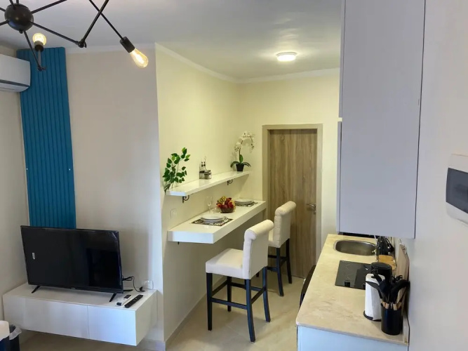 Chic Stylish Spacious Apt Poolside, Smarttv & Wifi