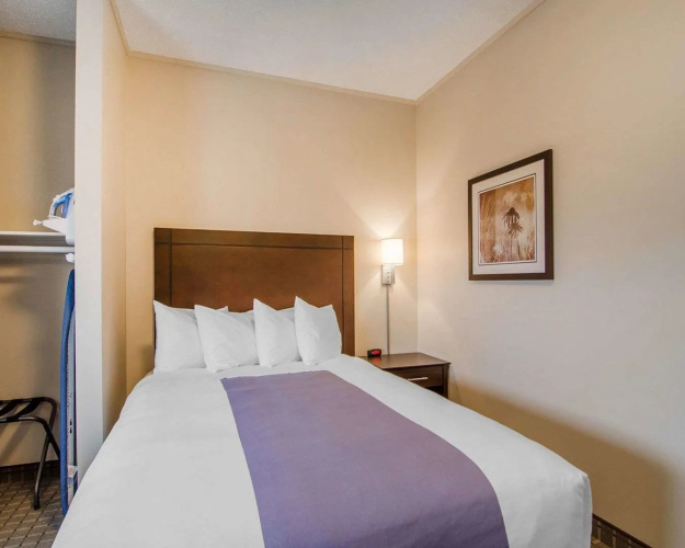 Kindersley All Suites Hotel