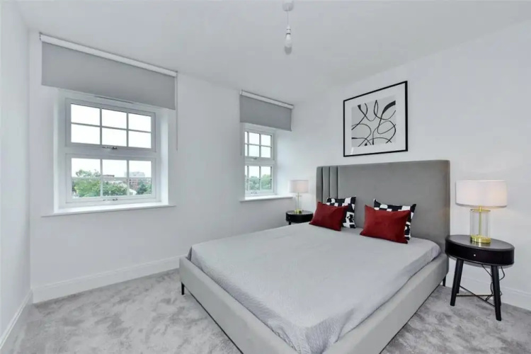 Prestigious & Luxury 2-bed Apartment in Slough