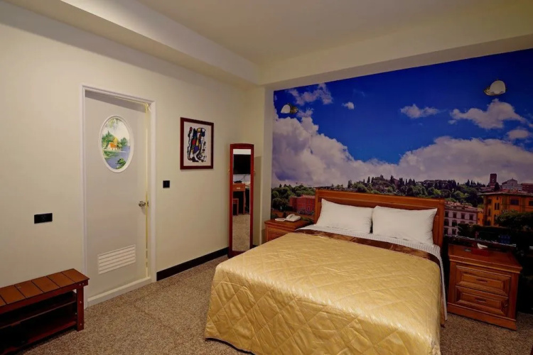 Lucky Hotel