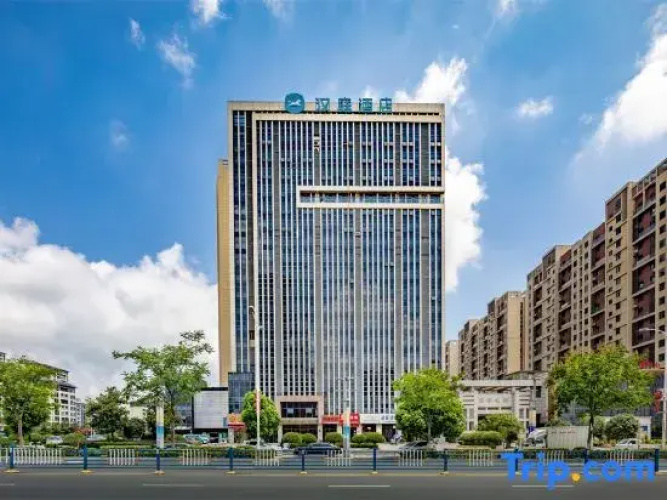 HanTing Hotel (Xinyang Luoshan Stadium)