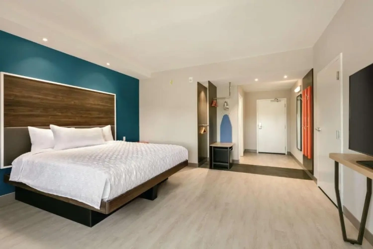 Mobility Accessible Roll-In Shower Double room