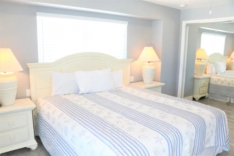 Jamaica Royale 806 - 2 Br Condo