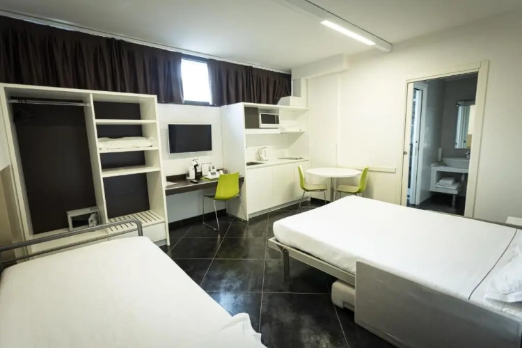 Standard Triple room - windows are not guaranteed