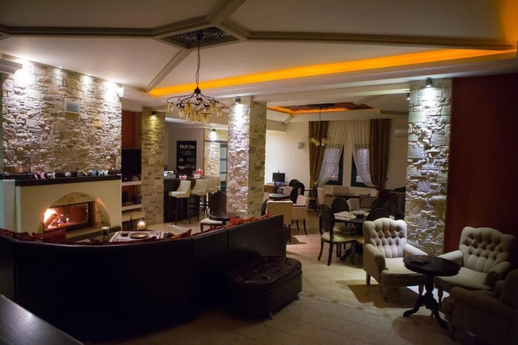 Evzin Hotel