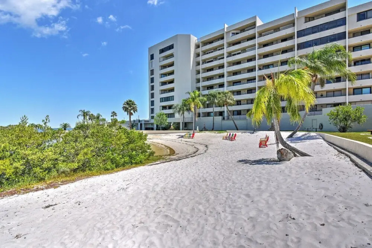 Upscale Gulf Front Hudson Condo w/ Pool