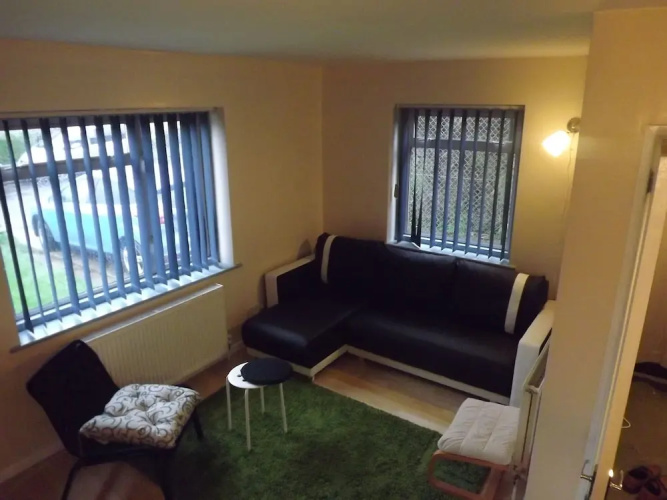 2 Bedrooms House