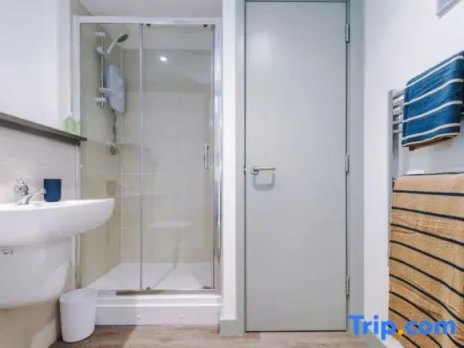 Central Liverpool Apartment | Work & Long Stays
