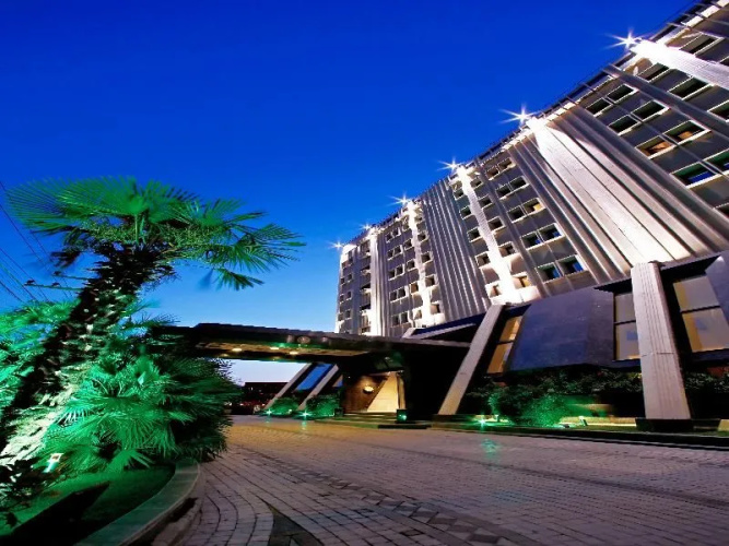 Grand Almira