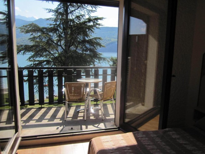 Standard Double room with lake view