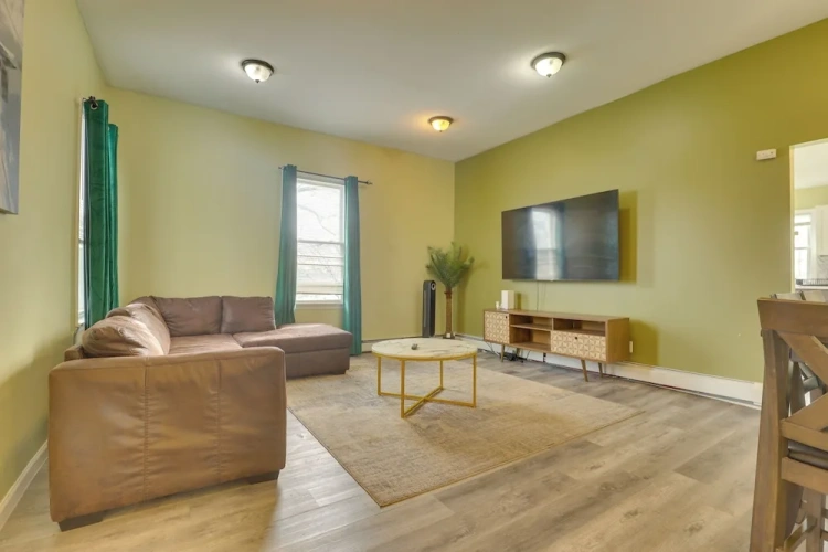 3 Bedrooms Apartment