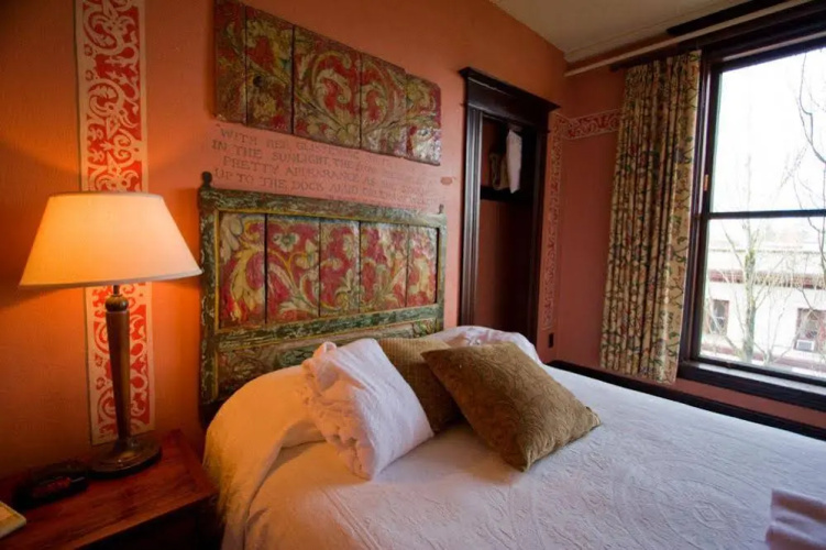 McMenamins Hotel Oregon