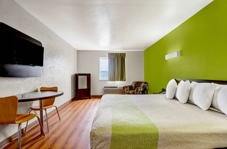 Motel 6 Moriarty, NM