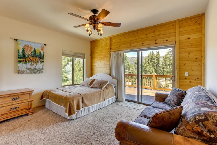 Elegant Big Bear Cabin Half Mi to Big Bear Lake!