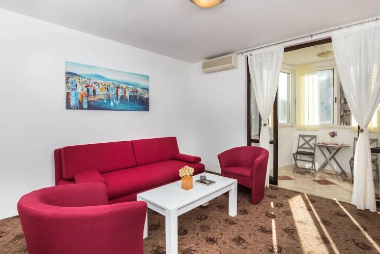 1 Bedroom Apartment with balcony