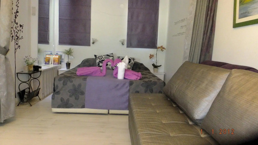 Nuriel Fruit & Guest House