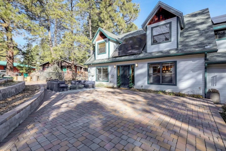 5 Bedrooms Cottage