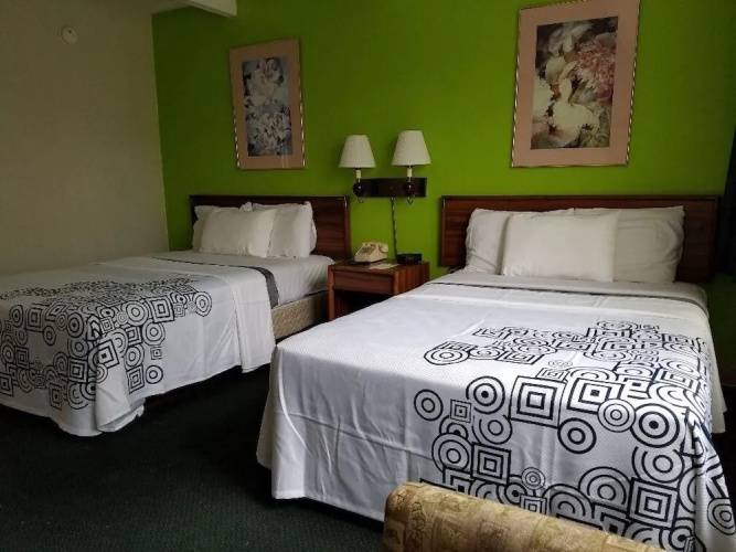 Cloud 9 Inn & Suites Lake George
