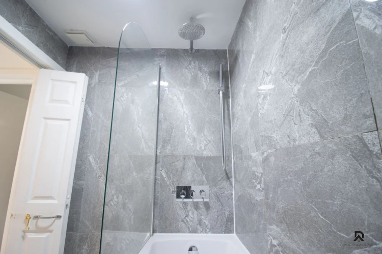 London Apt - Sleeps 4 - Parking - Wifi