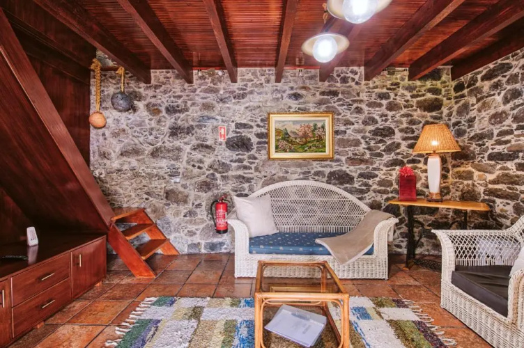 Seixal Sunny Villa