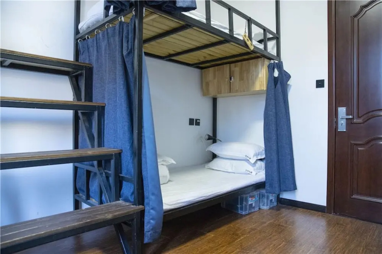 Zeako Youth Hostel