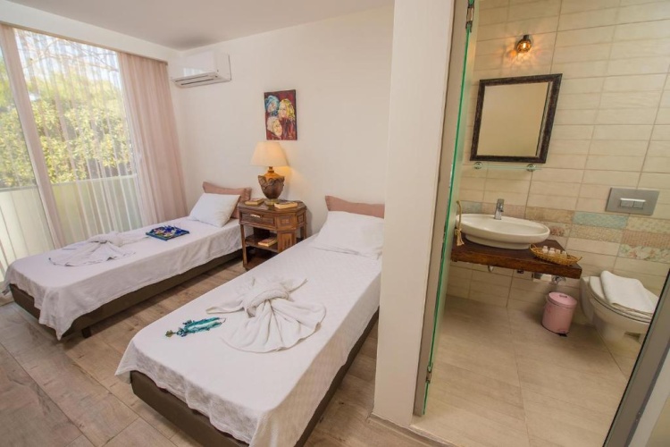 Standard Twin room with sea view