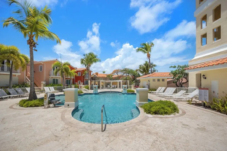 Golf Course Access Balcony Infinity Pool