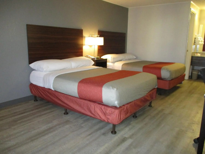 Travelodge by Wyndham Lansing