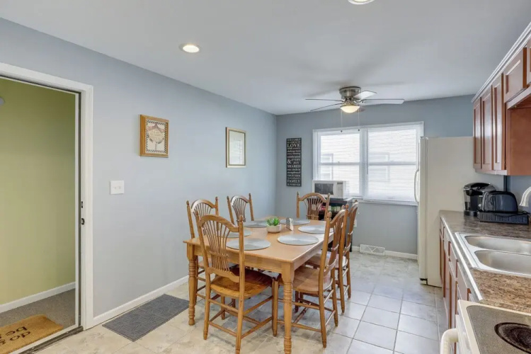 Comfortable Milwaukee Abode ~ 10 Mi to Downtown!
