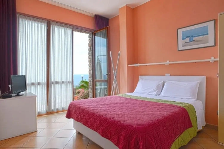 Studio with balcony and with sea view